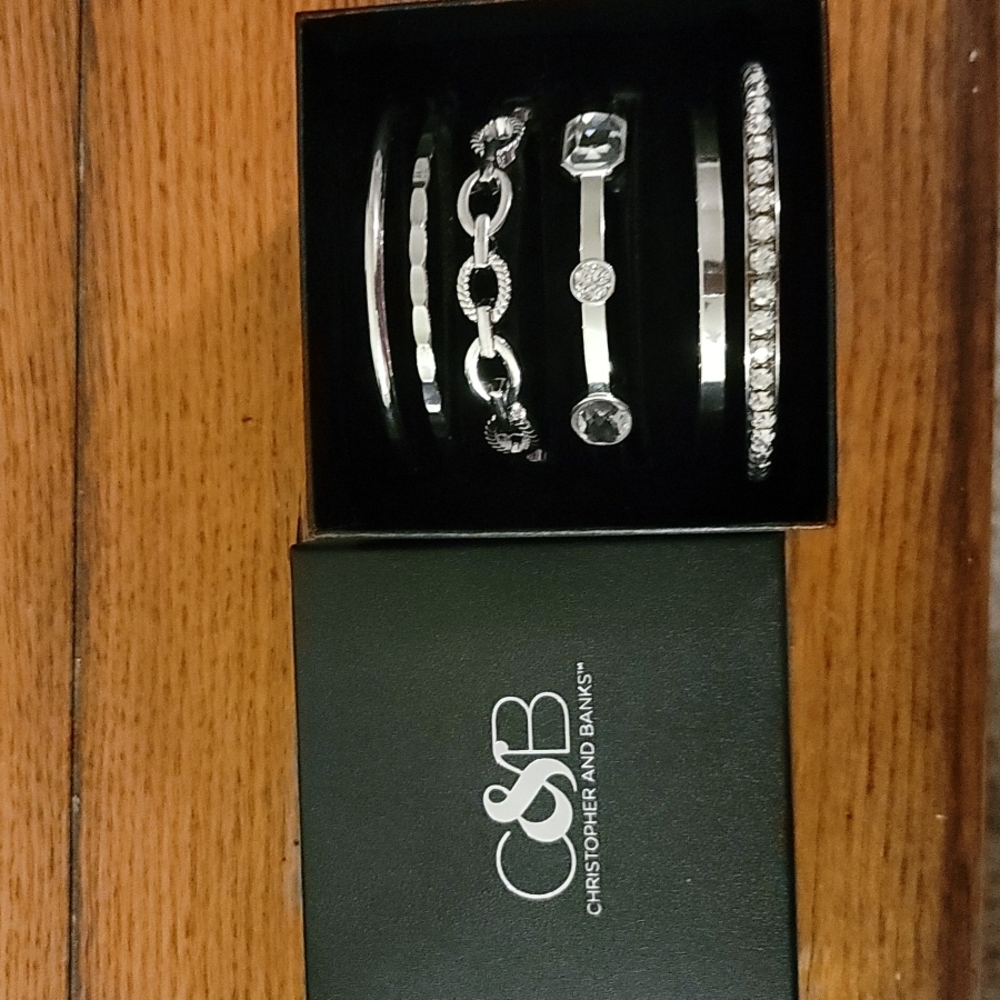Bracelets Bangles